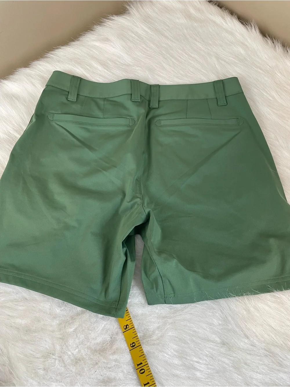Rhône Momentum Men's Green Performance Shorts 30 x 6